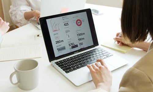 企业网站搭建：聚焦安全与网页类型选择的核心要点